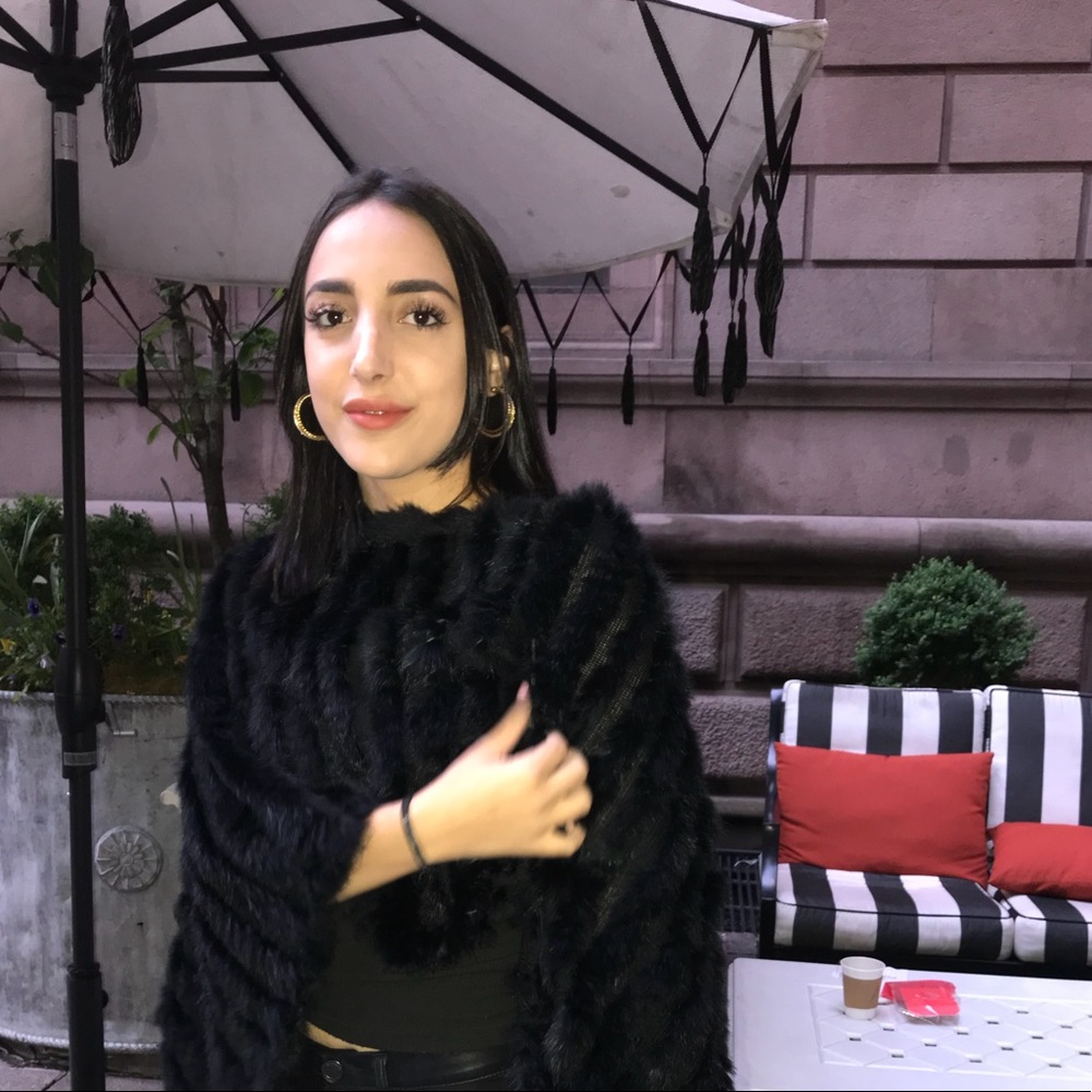 Meet your Posher, Shana